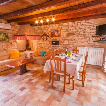 Ladonja, A Charming And Cozy In A Rustic Setting *