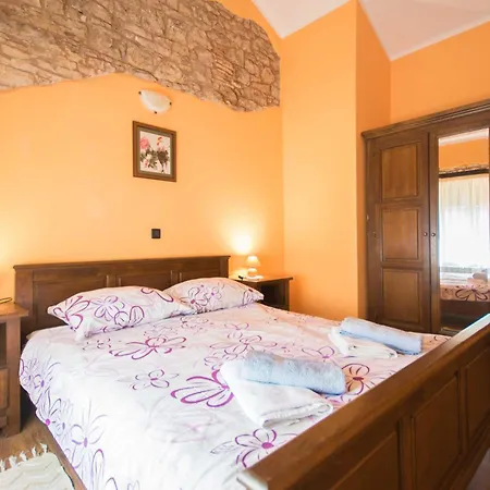 Tatil Evi Ladonja, A Charming And Cozy In A Rustic Setting