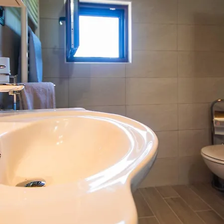 Ladonja, A Charming And Cozy In A Rustic Setting Casa de Férias *