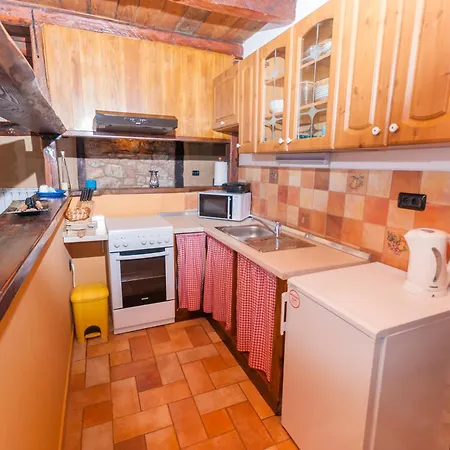 Ladonja, A Charming And Cozy In A Rustic Setting