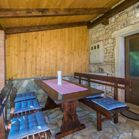 Ladonja, A Charming And Cozy In A Rustic Setting Casa de Férias *