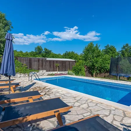 Ladonja, A Charming And Cozy In A Rustic Setting *