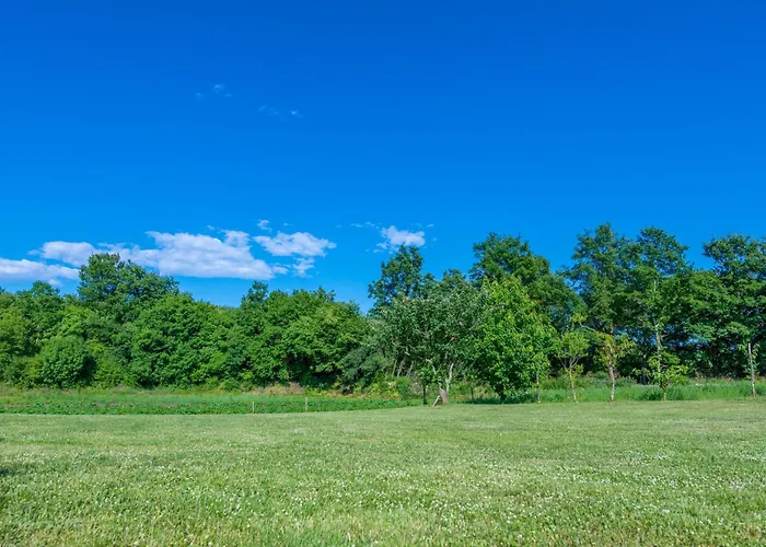 Ladonja, A Charming And Cozy In A Rustic Setting Vikendica